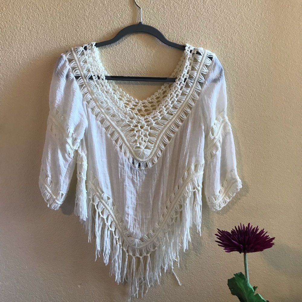 Fringe body white half-sleeve shirt